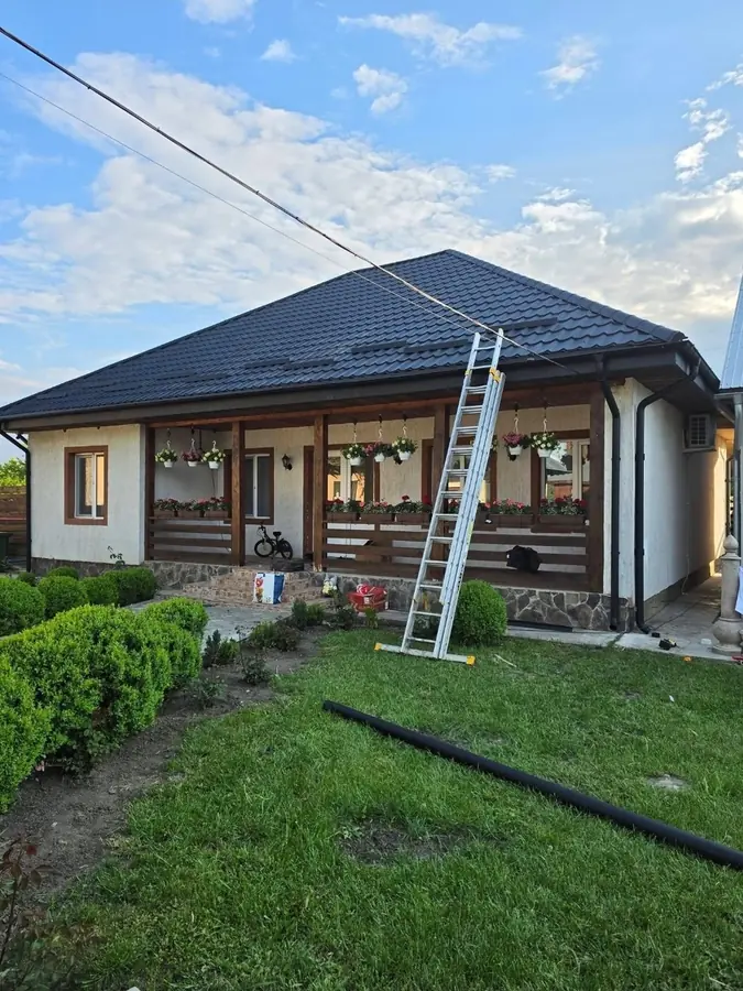 Acoperiș în patru ape, refăcut complet — lucrare executată de Acoperiș Servicii (Nicolae Construct)